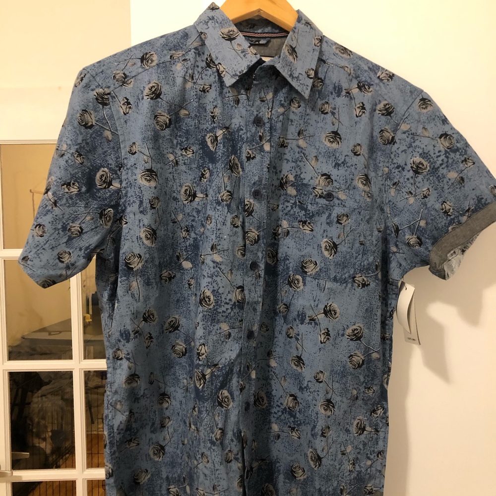 Men’s short sleeve printed button down with roses